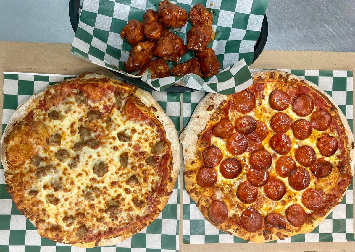 Craving top-tier pizza and broasted chicken in the Des Moines metro area?